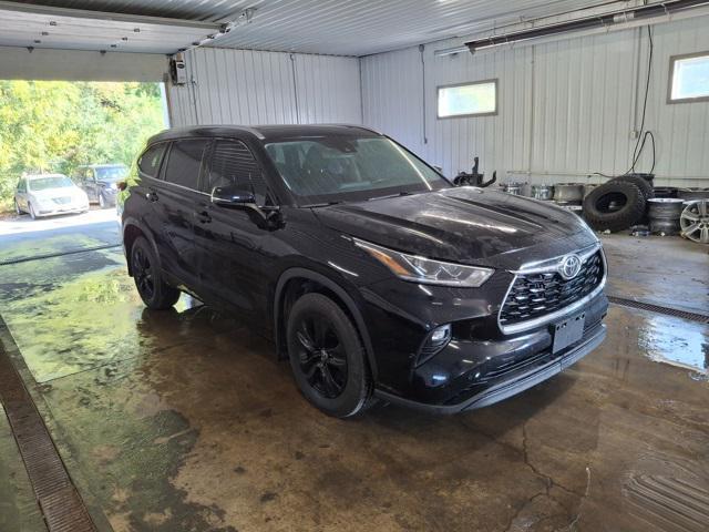 used 2023 Toyota Highlander car, priced at $32,989