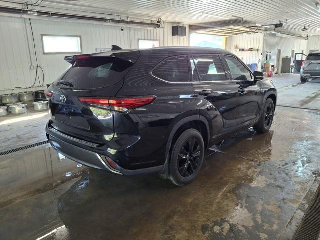 used 2023 Toyota Highlander car, priced at $32,989