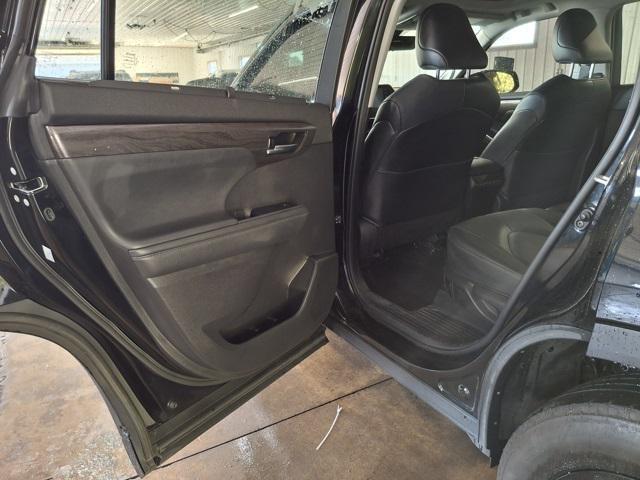 used 2023 Toyota Highlander car, priced at $32,989