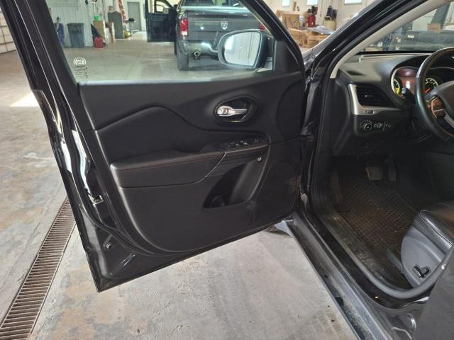used 2015 Jeep Cherokee car, priced at $15,900