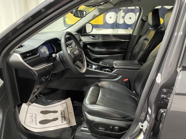 used 2023 Jeep Grand Cherokee car, priced at $25,800