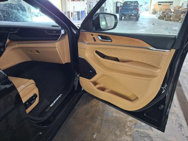 used 2022 Jeep Grand Cherokee car, priced at $41,500