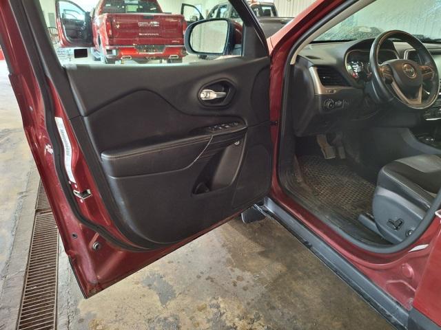 used 2014 Jeep Cherokee car, priced at $11,800