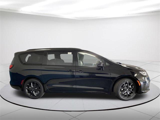 new 2024 Chrysler Pacifica car, priced at $44,936