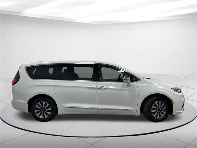 used 2022 Chrysler Pacifica Hybrid car, priced at $32,759