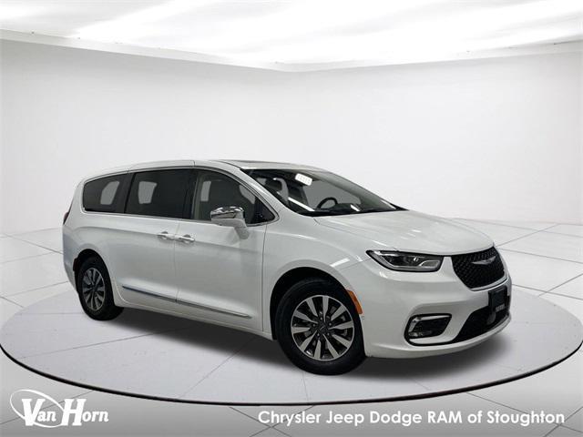 used 2022 Chrysler Pacifica Hybrid car, priced at $32,759