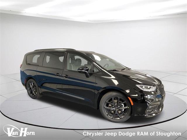 new 2024 Chrysler Pacifica car, priced at $47,172