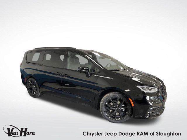 new 2025 Chrysler Pacifica car, priced at $46,784