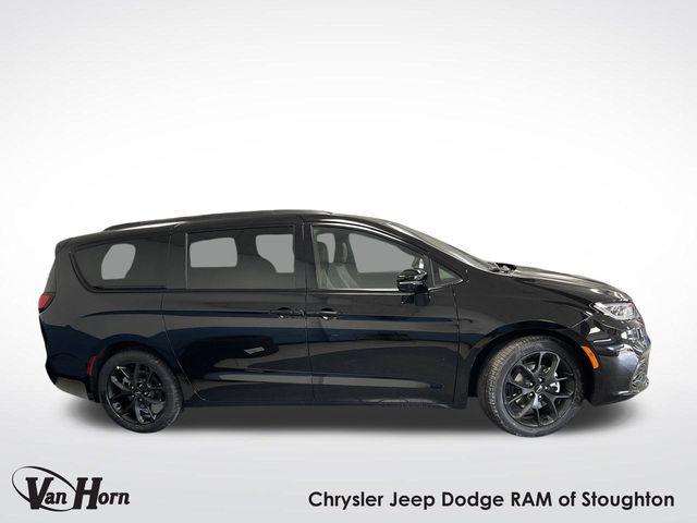 new 2025 Chrysler Pacifica car, priced at $46,784