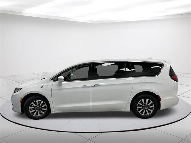 used 2022 Chrysler Pacifica Hybrid car, priced at $28,150