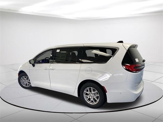 new 2024 Chrysler Pacifica car, priced at $41,366