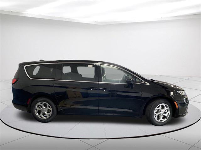 new 2024 Chrysler Pacifica car, priced at $44,124