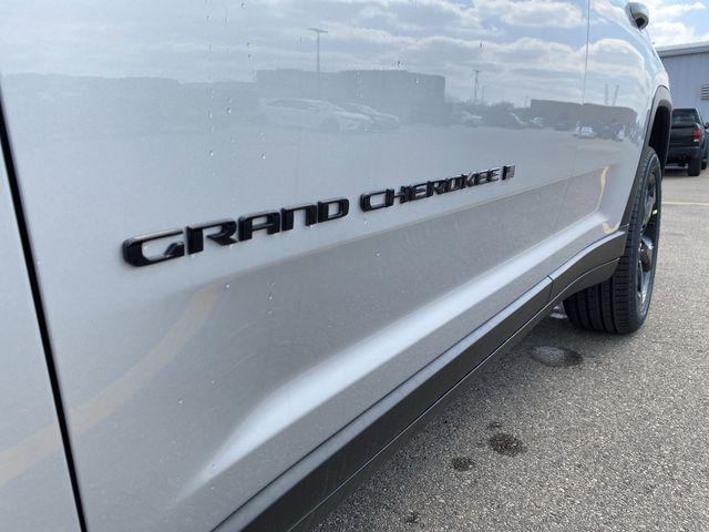 new 2025 Jeep Grand Cherokee car, priced at $45,999