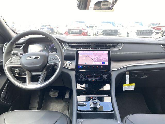 new 2025 Jeep Grand Cherokee car, priced at $45,999
