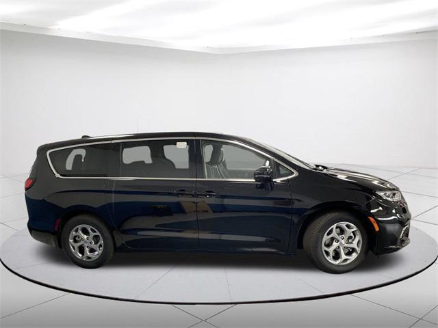 new 2024 Chrysler Pacifica car, priced at $44,584