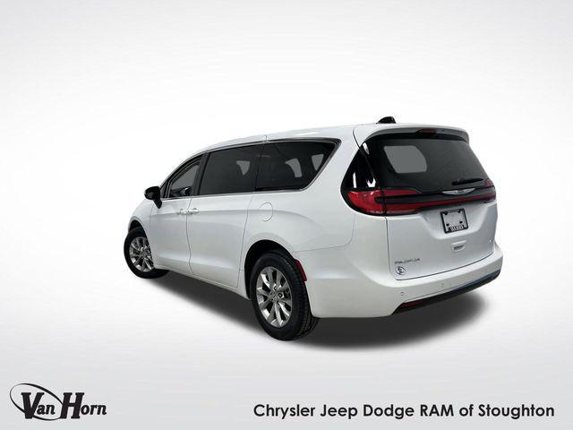 used 2023 Chrysler Pacifica car, priced at $33,209