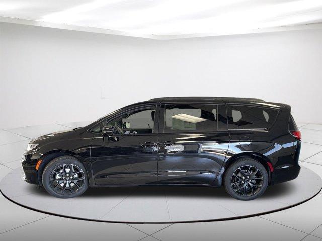 new 2024 Chrysler Pacifica car, priced at $37,974