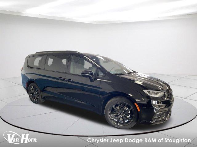 new 2024 Chrysler Pacifica car, priced at $37,974