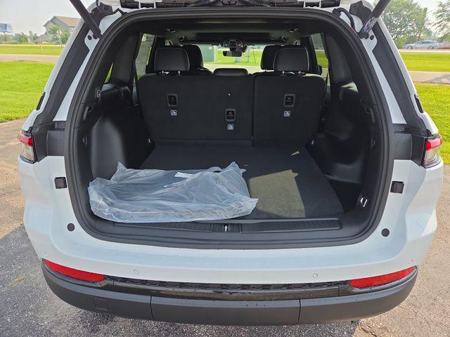 new 2025 Jeep Grand Cherokee car, priced at $43,588