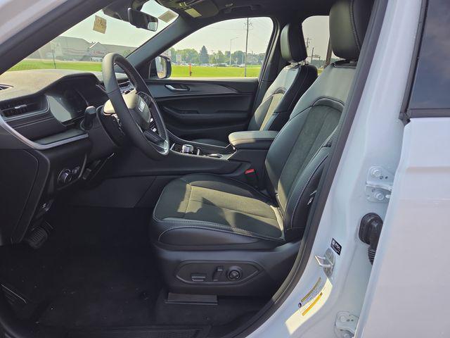 new 2025 Jeep Grand Cherokee car, priced at $43,588