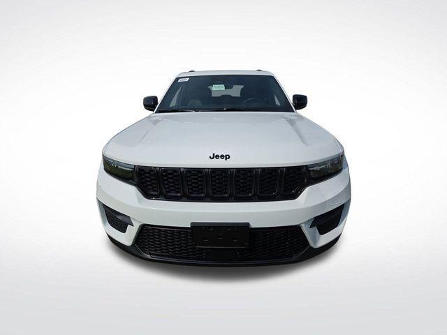 new 2025 Jeep Grand Cherokee car, priced at $43,588