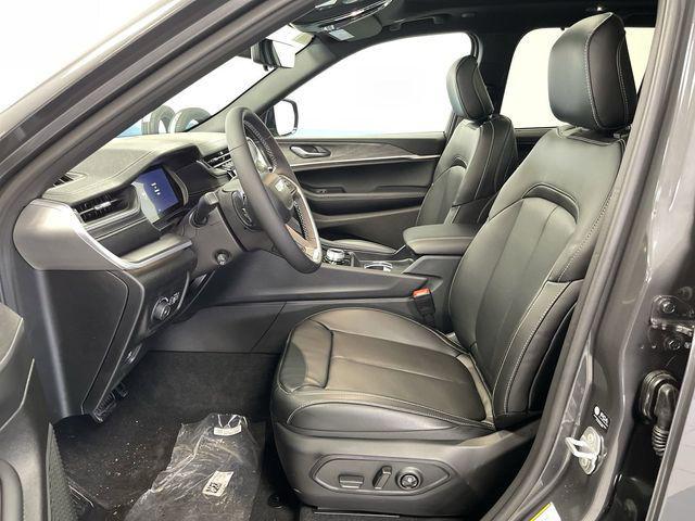 new 2025 Jeep Grand Cherokee car, priced at $48,692
