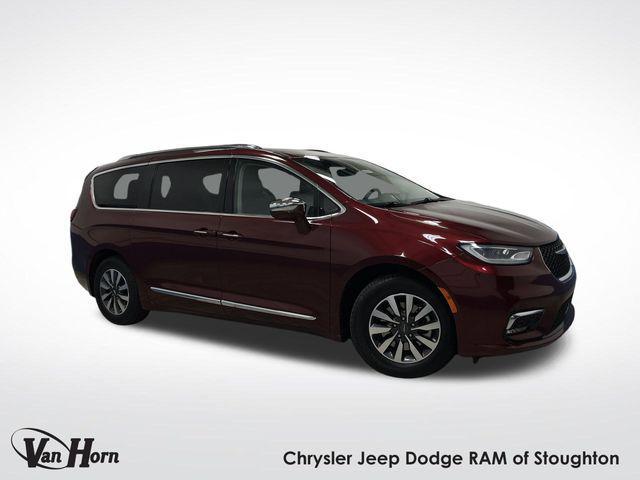 used 2021 Chrysler Pacifica Hybrid car, priced at $29,464