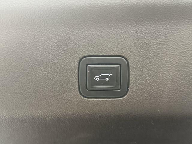 used 2023 GMC Yukon XL car, priced at $52,670