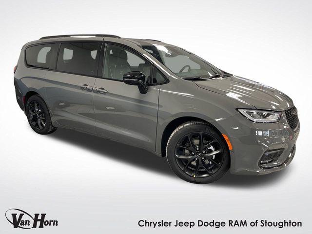 new 2025 Chrysler Pacifica car, priced at $47,999