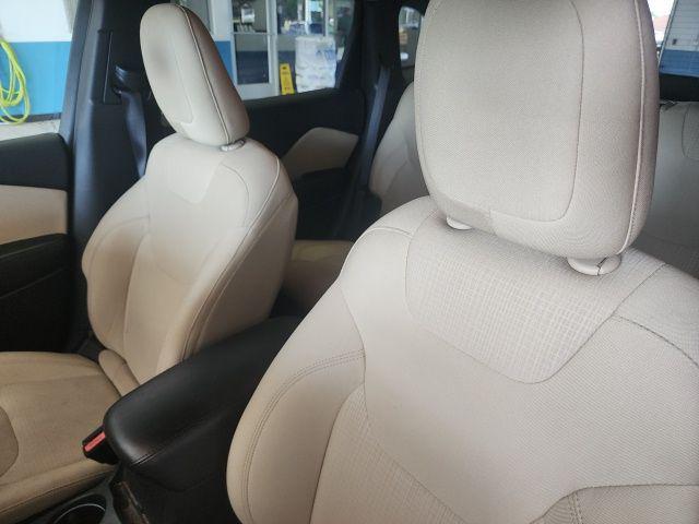 used 2015 Jeep Cherokee car, priced at $11,980