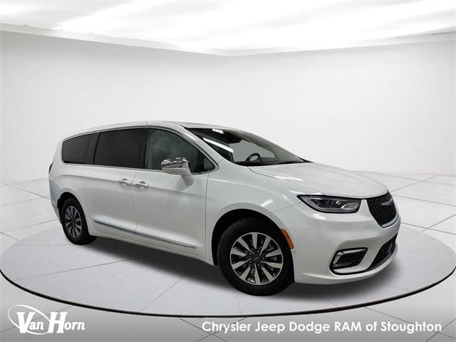 used 2022 Chrysler Pacifica Hybrid car, priced at $32,857