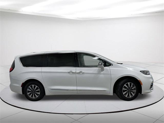 used 2022 Chrysler Pacifica Hybrid car, priced at $32,857