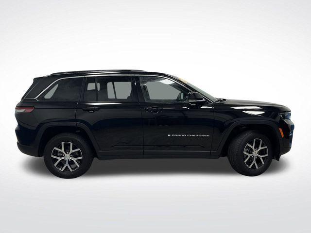 used 2024 Jeep Grand Cherokee car, priced at $40,380