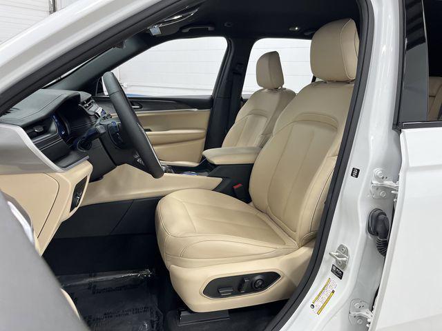 used 2024 Jeep Grand Cherokee car, priced at $36,749