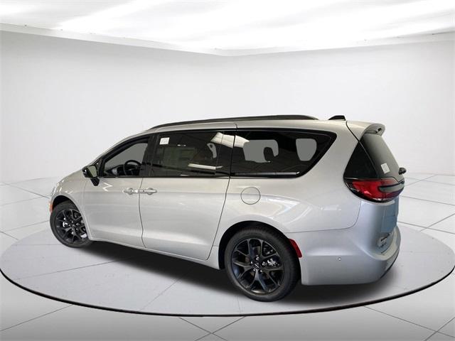 new 2024 Chrysler Pacifica car, priced at $45,013