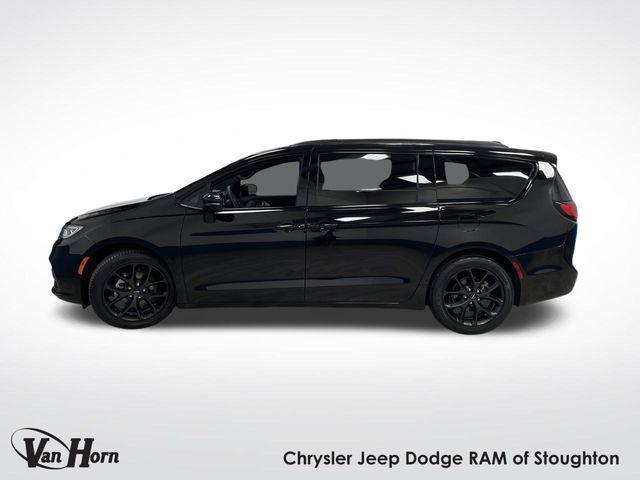 used 2024 Chrysler Pacifica car, priced at $39,058