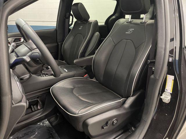 used 2024 Chrysler Pacifica car, priced at $39,058