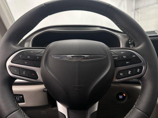 used 2022 Chrysler Pacifica Hybrid car, priced at $29,987