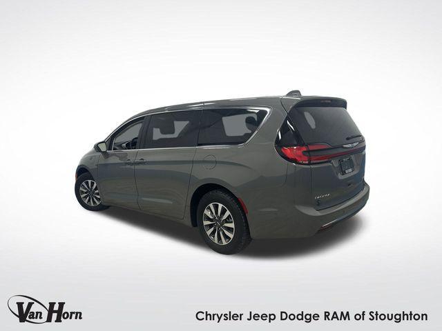 used 2022 Chrysler Pacifica Hybrid car, priced at $29,987