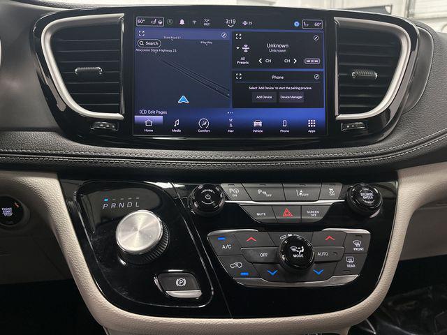 used 2022 Chrysler Pacifica Hybrid car, priced at $29,987
