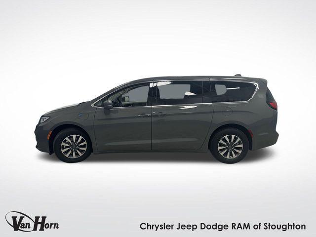 used 2022 Chrysler Pacifica Hybrid car, priced at $29,987