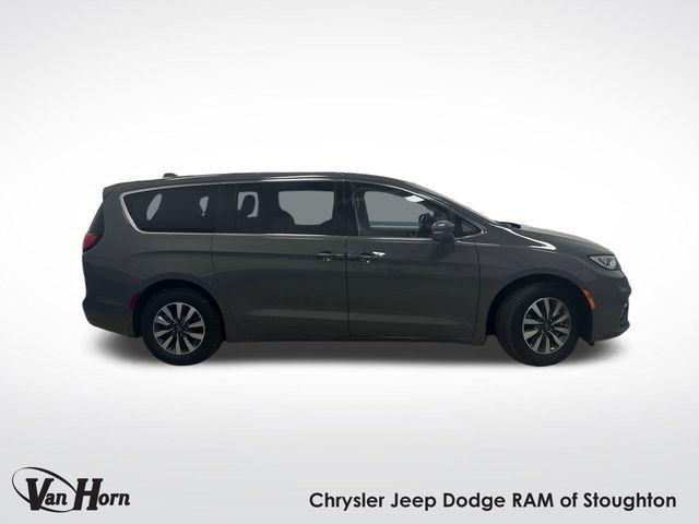 used 2022 Chrysler Pacifica Hybrid car, priced at $29,987