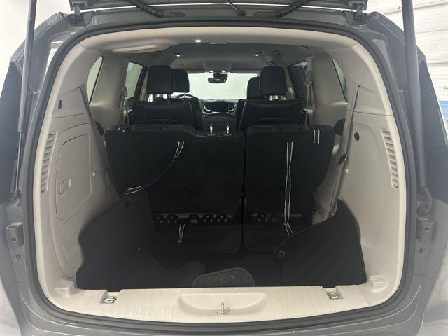 used 2022 Chrysler Pacifica Hybrid car, priced at $29,987