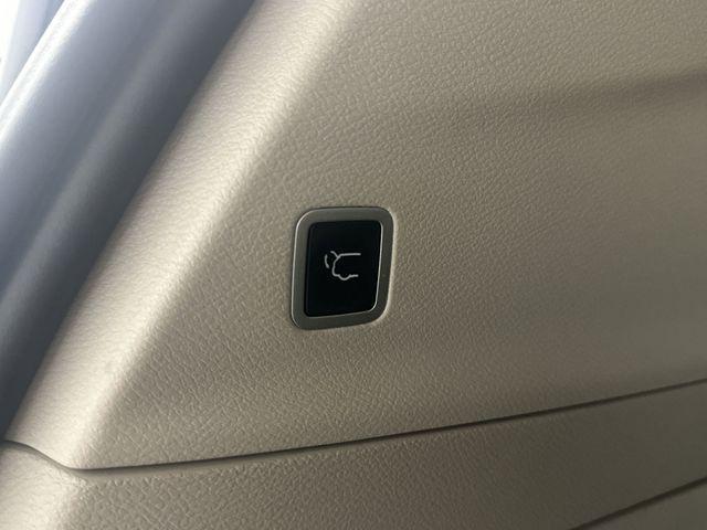 used 2022 Chrysler Pacifica Hybrid car, priced at $29,987