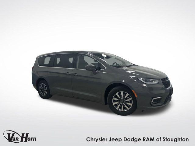 used 2022 Chrysler Pacifica Hybrid car, priced at $29,499
