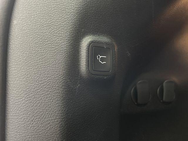 used 2023 Jeep Cherokee car, priced at $24,990