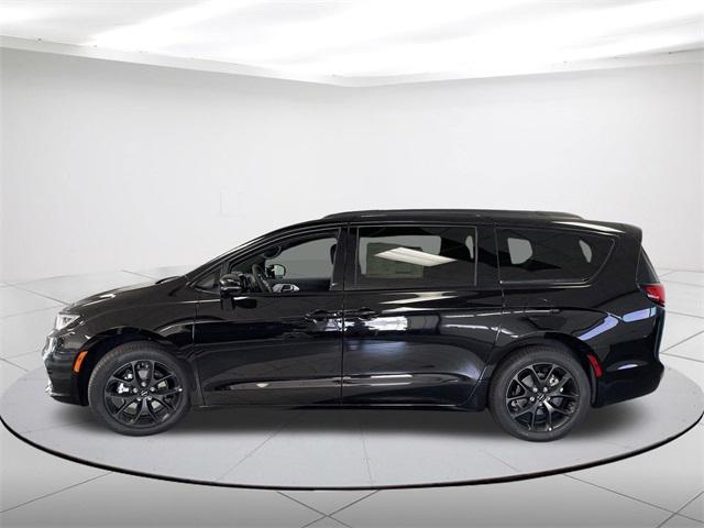 new 2024 Chrysler Pacifica car, priced at $36,844