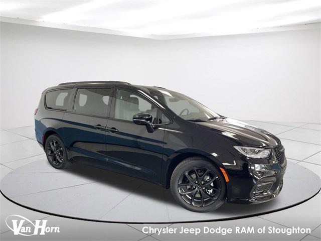 new 2024 Chrysler Pacifica car, priced at $36,844