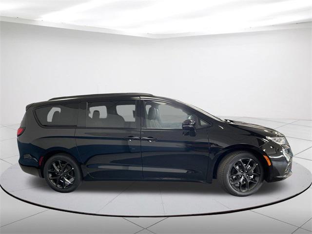 new 2024 Chrysler Pacifica car, priced at $36,844