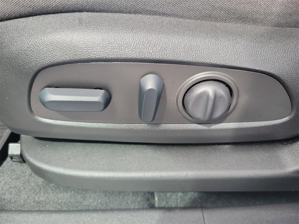 used 2022 Chevrolet Equinox car, priced at $17,824